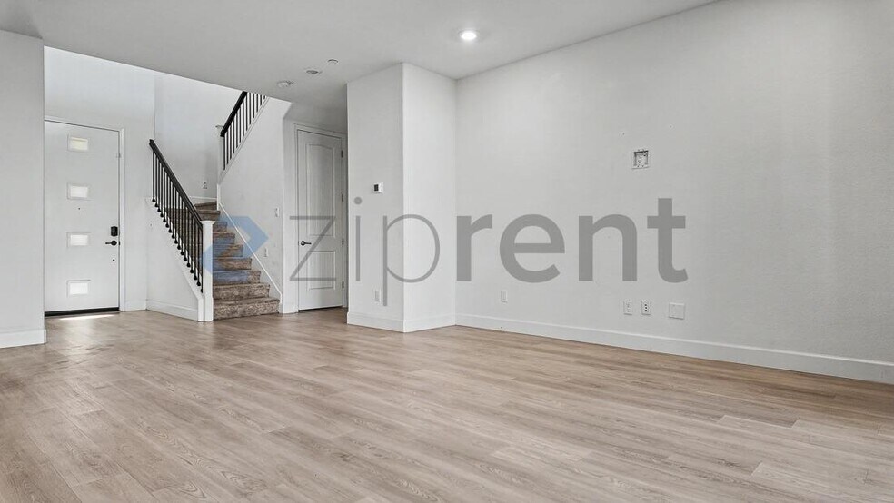 Building Photo - Unit