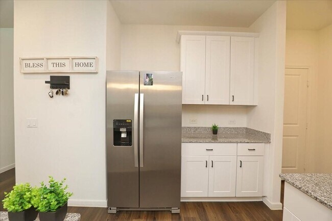 Building Photo - 14463 Cedar Ledge Ln