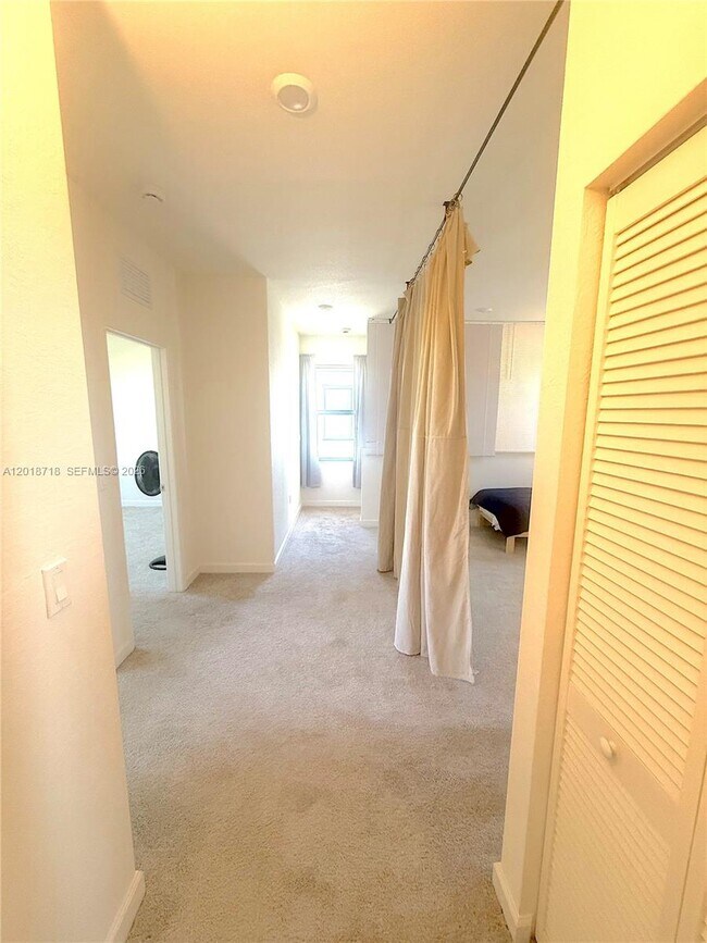 Building Photo - 4941 Oakmont Dr