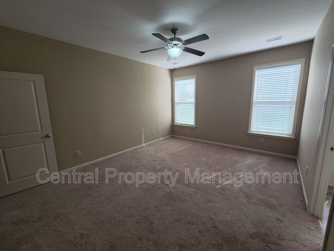 Building Photo - 1 Redwolf Ln