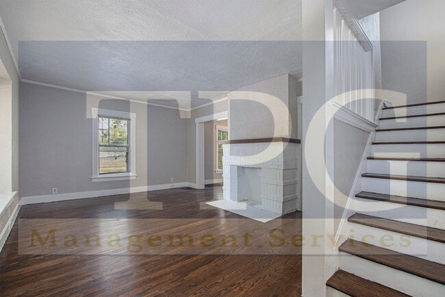 Building Photo - Renovated Home Nearby to KCMO Plaza