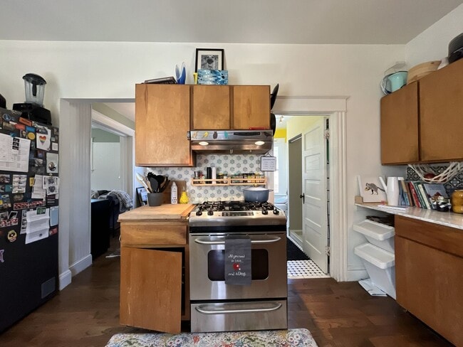 Building Photo - Warm and Welcoming Portland Home with Classic Charm, Modern Kitchen & Outdoor Deck
