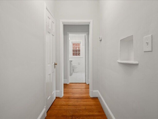 Building Photo - 4416 Bromley Ln