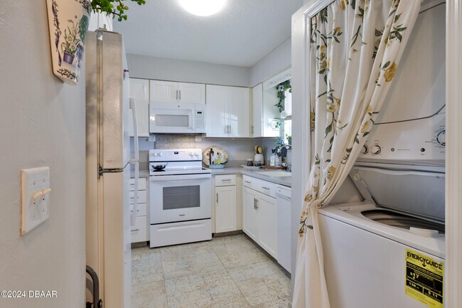 Building Photo - 906 Ocean Marina Dr