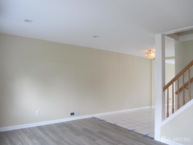 Building Photo - 14 New Dover Rd