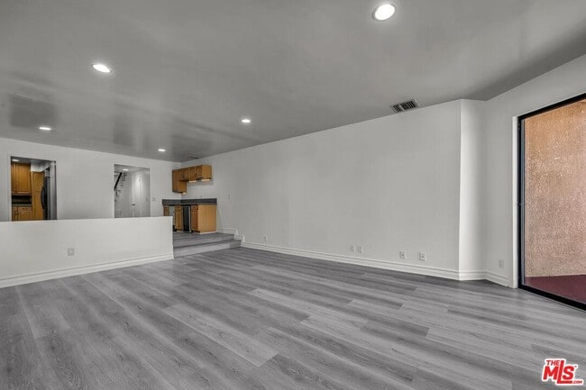 Building Photo - 7301 Vista Del Mar