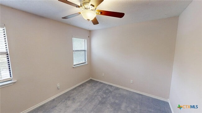 Building Photo - 8 E Shawnee Ln