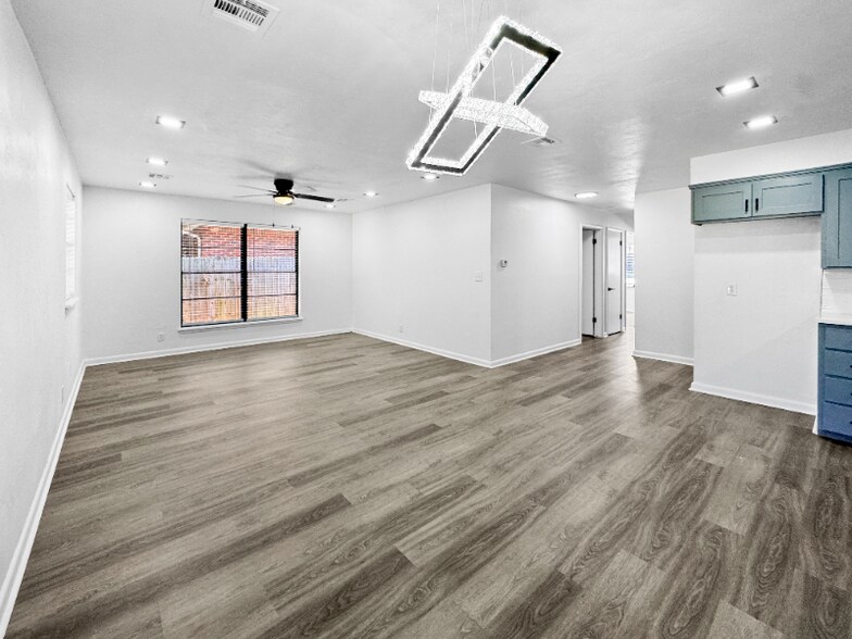Building Photo - 513 Manor Dr