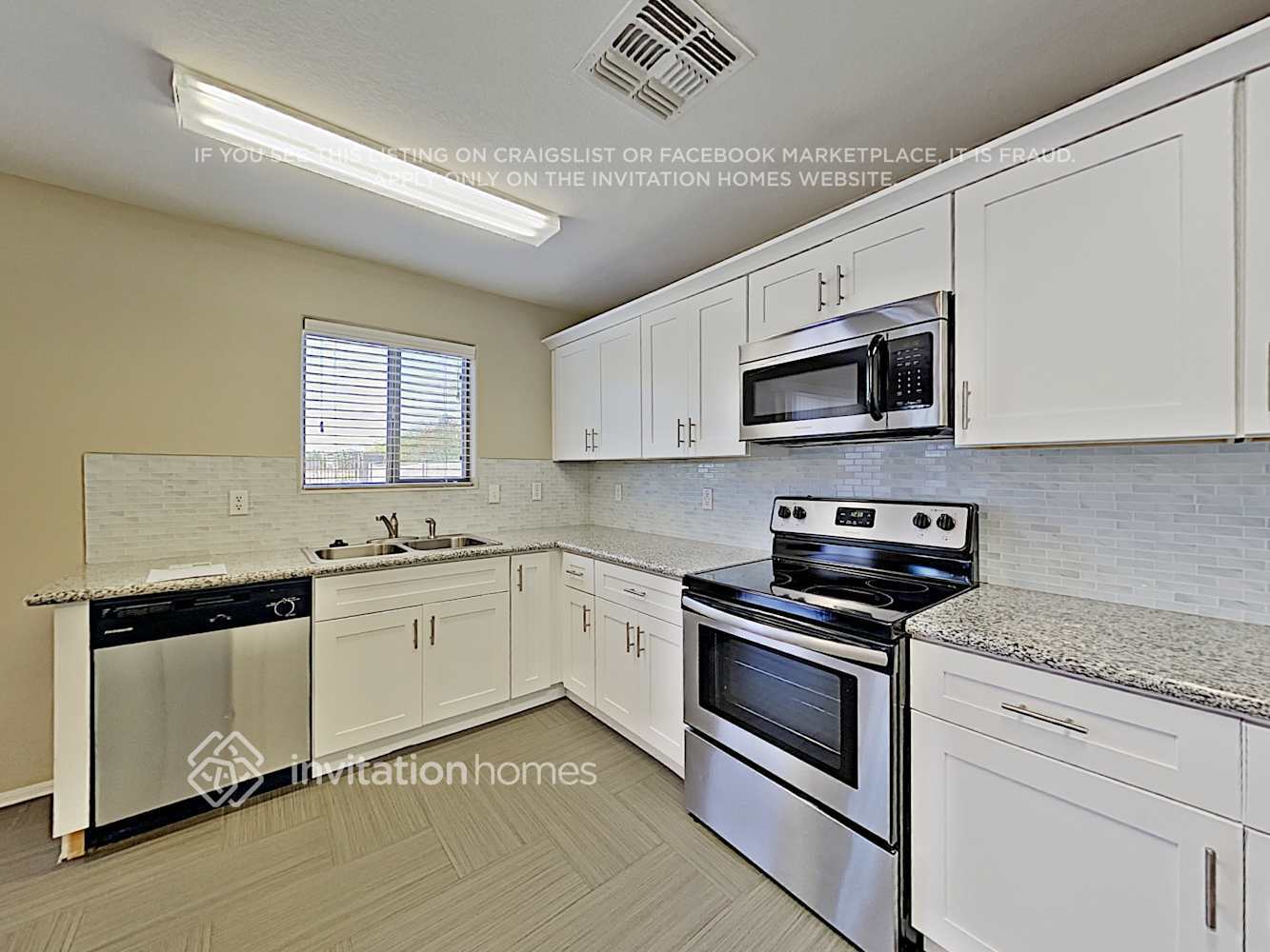 Building Photo - 30546 N Honeysuckle Dr