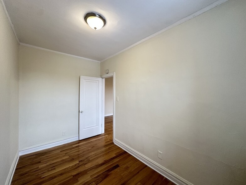 Building Photo - 4834 N Damen Ave