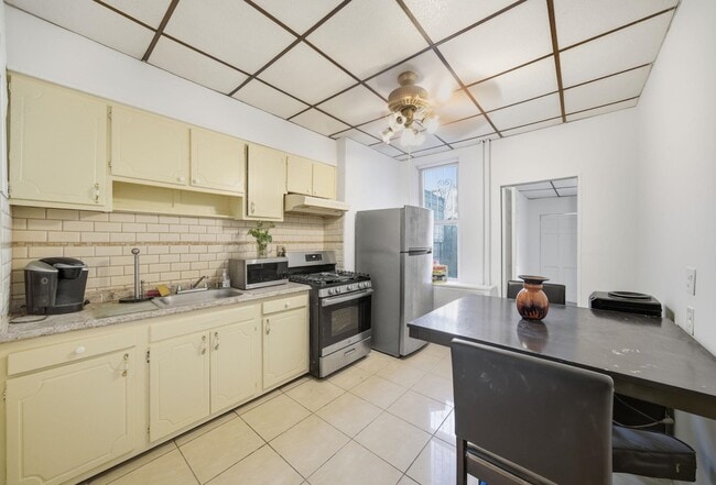 Building Photo - 222 47th St