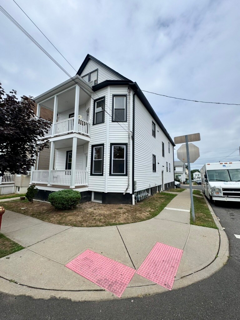 Building Photo - 116 Van Riper Ave