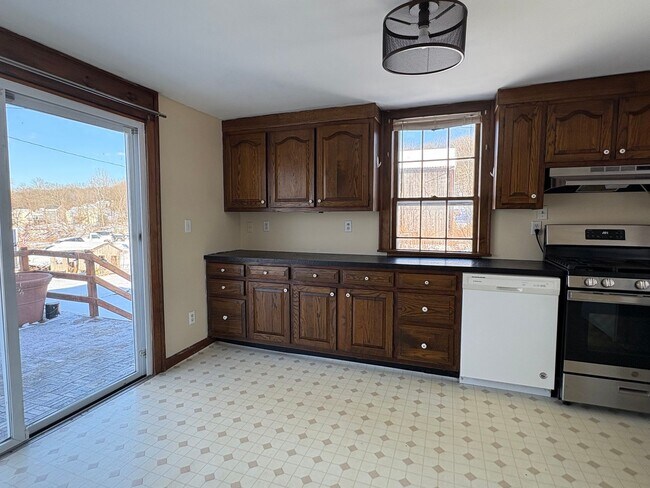 Building Photo - 320 Chamberlain Rd