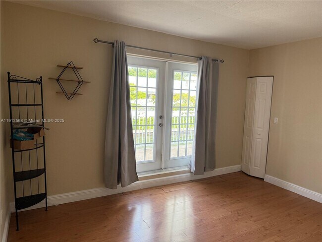 Building Photo - 3745 NE 171 St