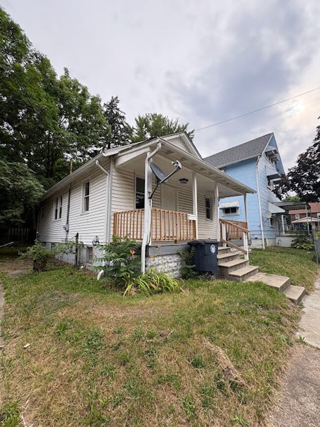 Building Photo - 2 Bedroom 1 Bathroom Home for Rent!