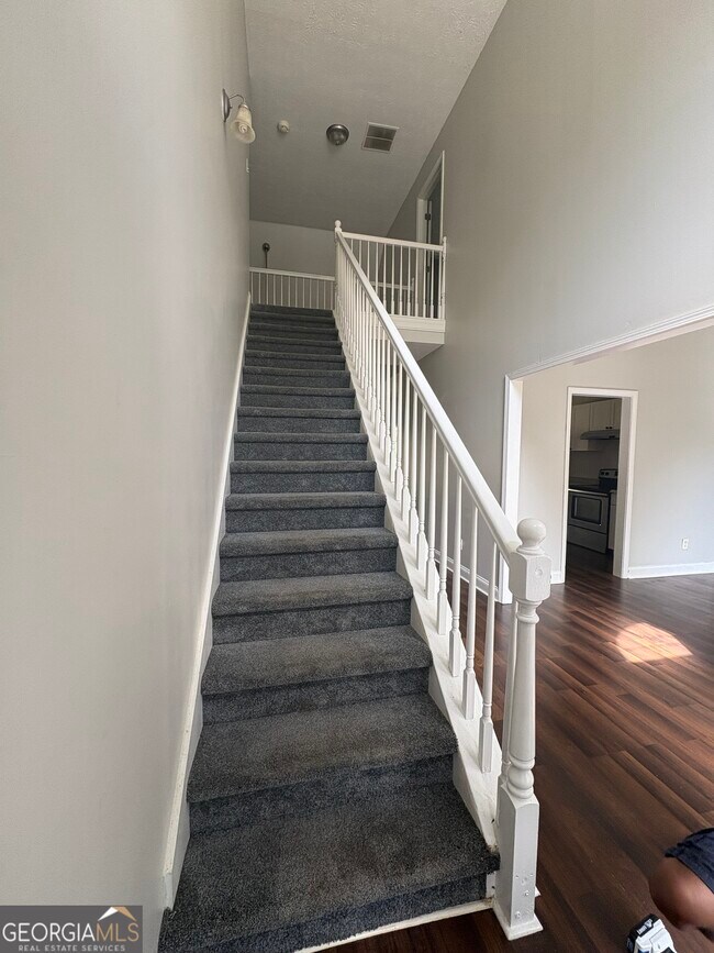 Building Photo - 20 Cascade Ct