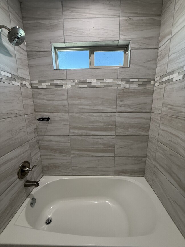 Building Photo - 1099 Sky River St