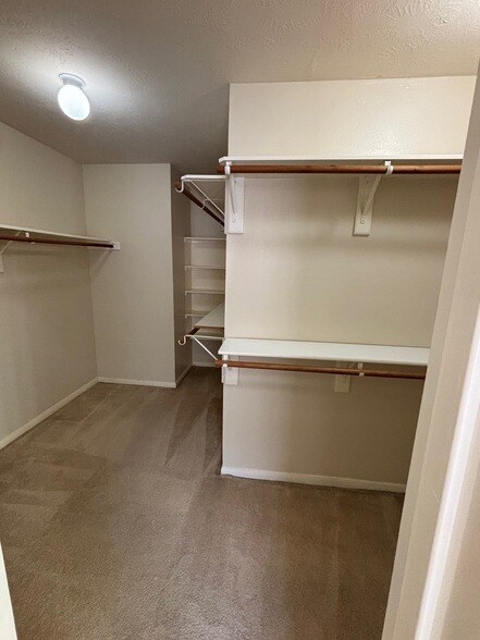 Building Photo - 903 Christopher Ln