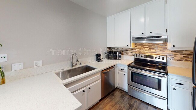 Building Photo - 10400 Caminito Cuervo