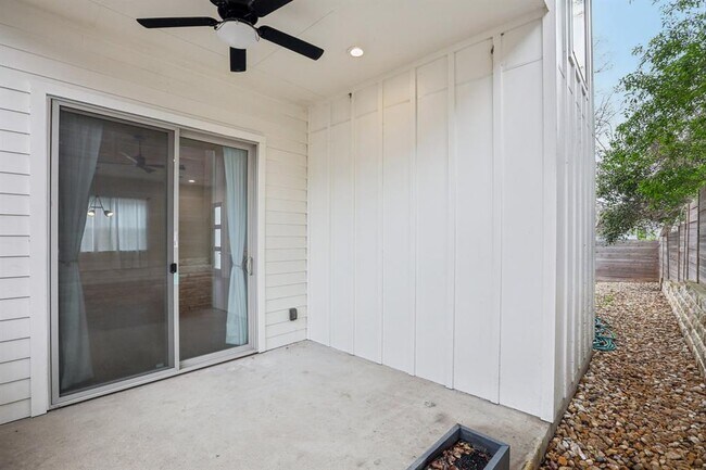 Building Photo - 6902 Northeast Dr