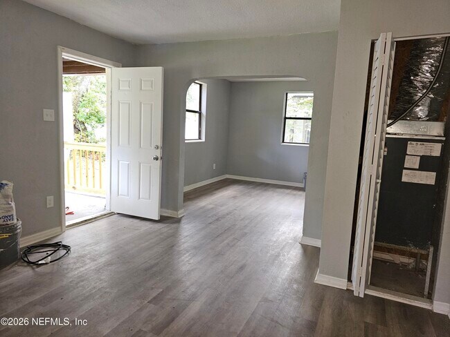 Building Photo - 1407 W 31st St