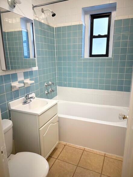 Building Photo - 2545 32nd St