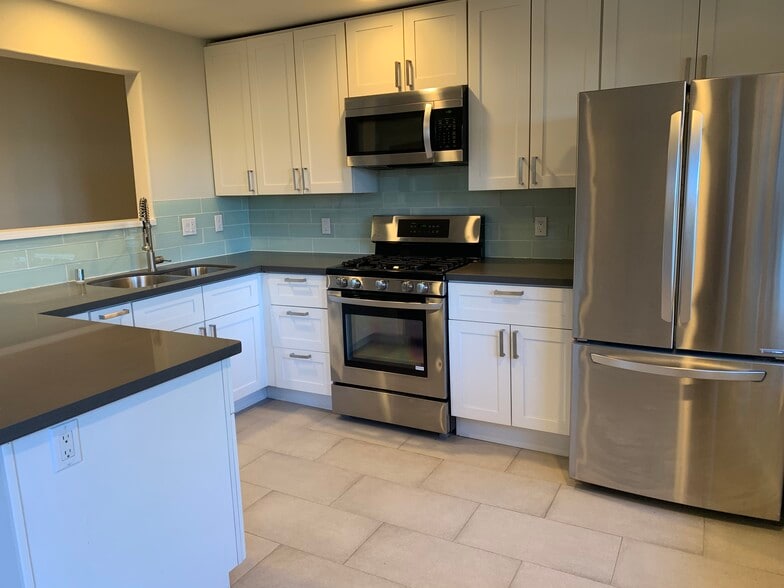 Building Photo - 923 Bridgeway