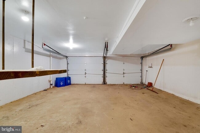 Building Photo - 9754 E Roosevelt Blvd