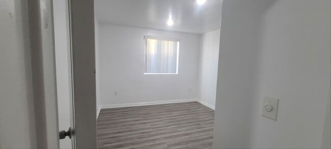 Building Photo - BROADWAY (10611)