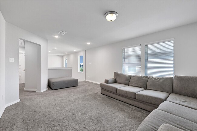 Building Photo - 7214 Clearwater Cv Dr