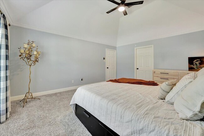 Building Photo - 15402 Willow Shores Dr