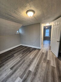 Building Photo - FOUR BEDROOM SINGLE FAMILY HOME NEAR SOUTH SIDE INDY