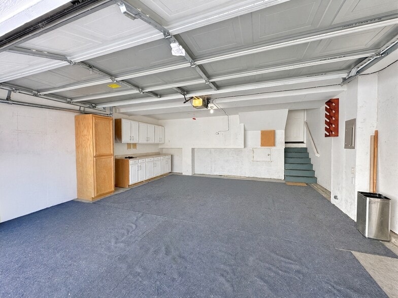Building Photo - 5000 Starling St