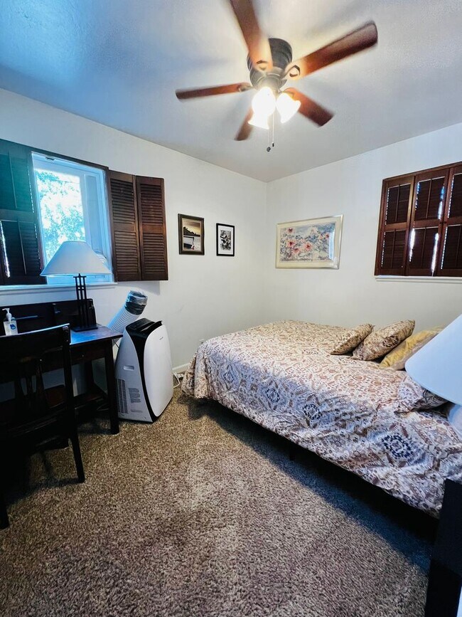 Building Photo - 1643 Stewart St