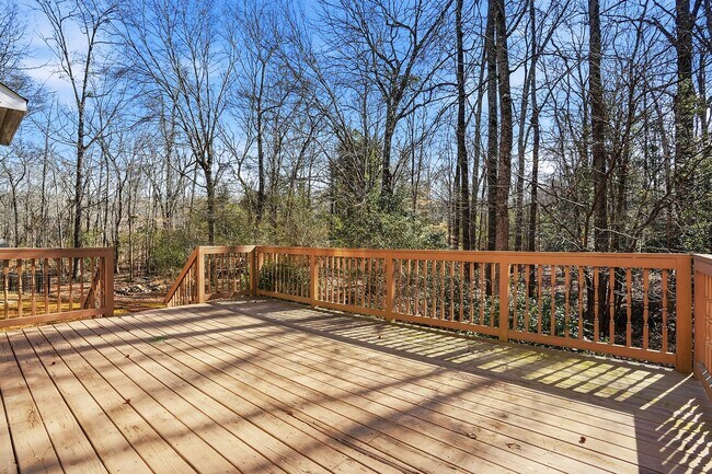 Building Photo - Stunning home nestled at the end of a quiet cul-de-sac!