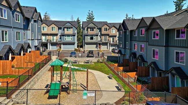 Building Photo - Northlake Court - 3 Bdrm Townhome Avail Now!