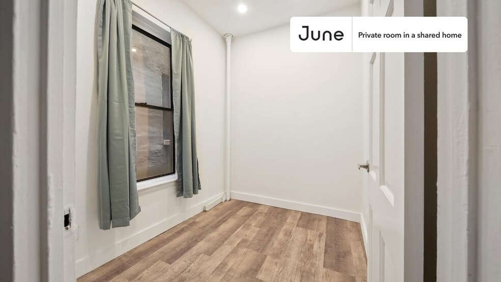 Building Photo - Room in Shared 2 bed/1 bath home