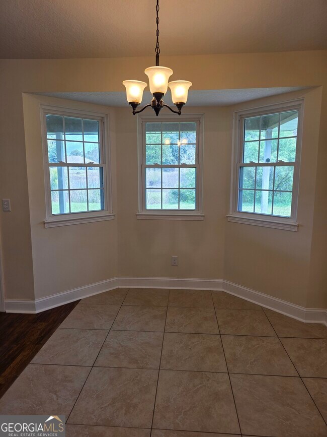 Building Photo - 516 Hide-A-Way Lk Lp