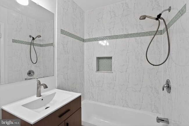 Building Photo - 5500 Ferndale St