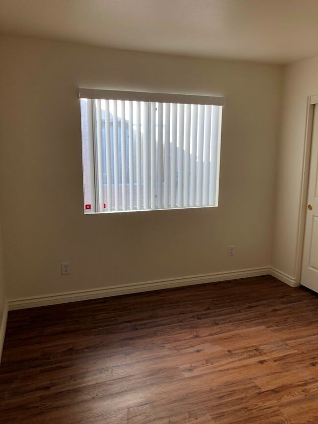 Building Photo - Beautiful Single Story Home