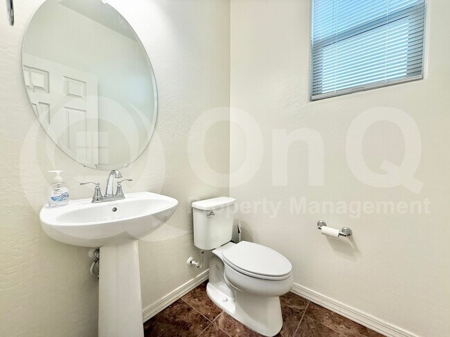 Building Photo - 3706 S 57th Ln
