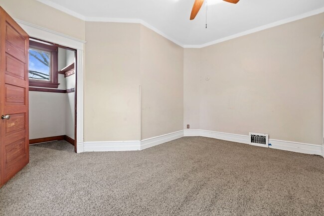 Building Photo - Historic 3 bedroom upper