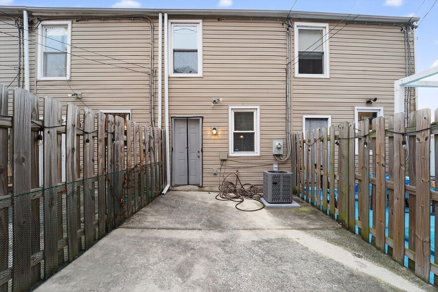 Building Photo - 1602 Latrobe St