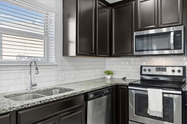 Building Photo - 19040 Kimberlite Dr