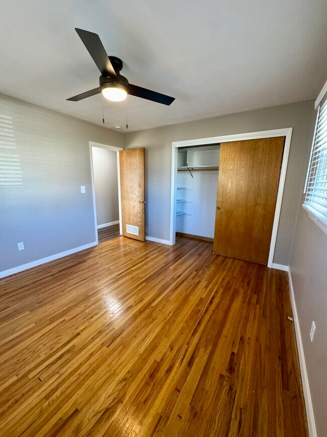 Building Photo - 910 4th Ave