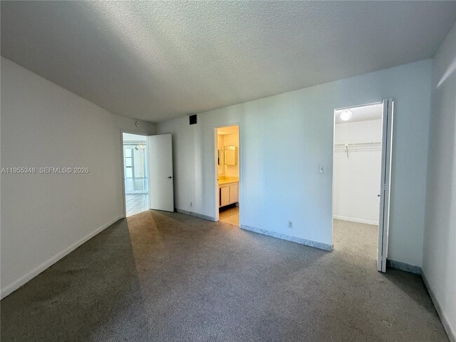 Building Photo - 18181 NE 31st Ct