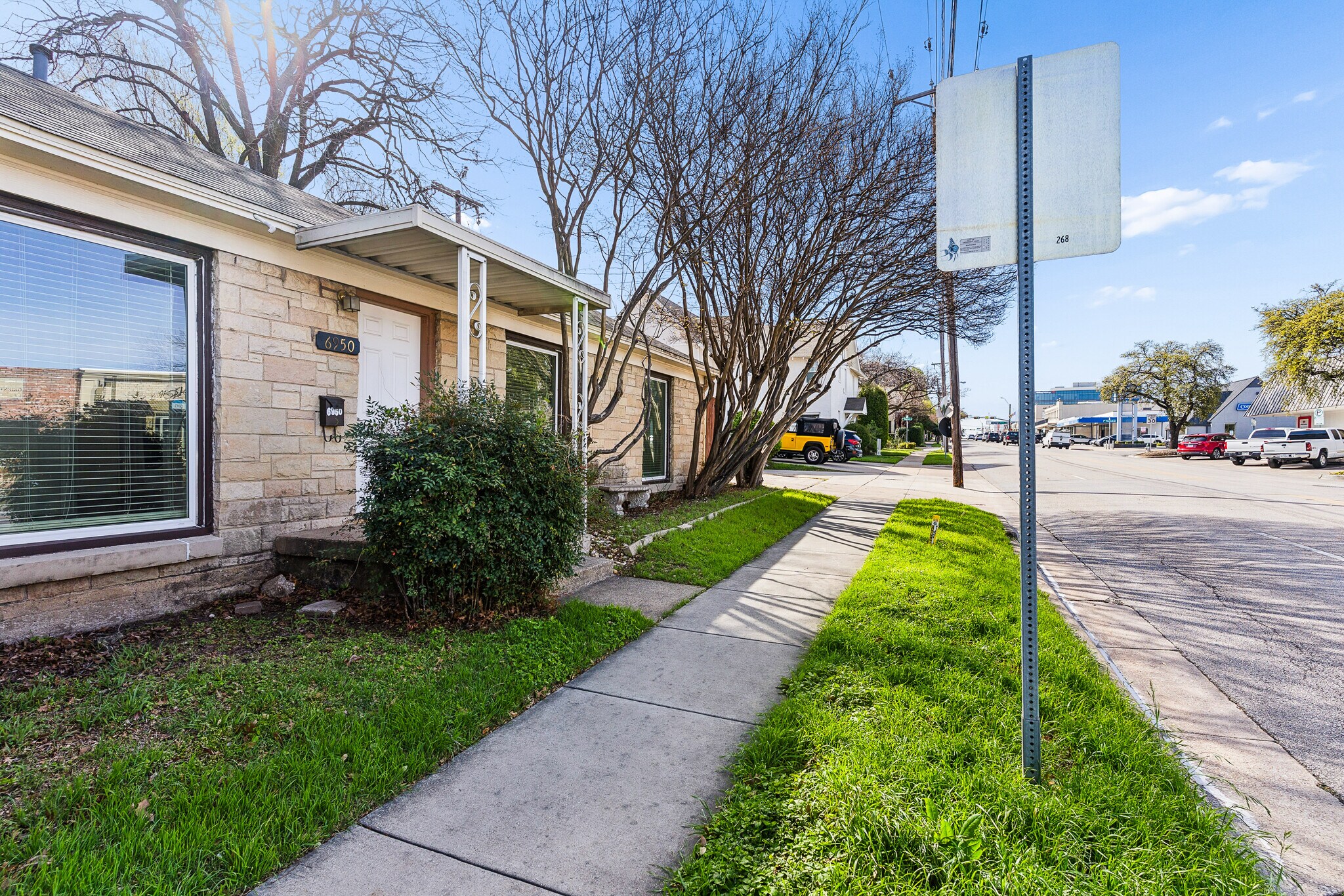 Building Photo - 6950 Hillcrest Ave