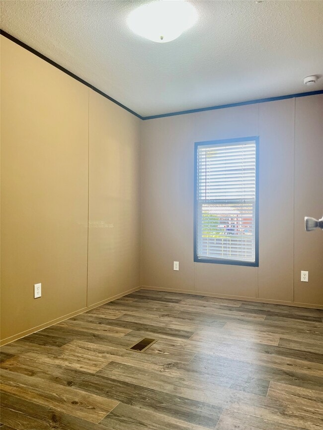 Building Photo - 21411 Russell Dr