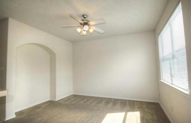 Building Photo - 14403 Fairbuff Ln