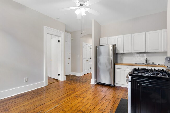 Building Photo - 320 8TH St